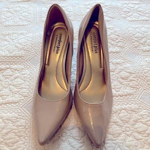 Nude pointed toe kitten heels- size 6.5